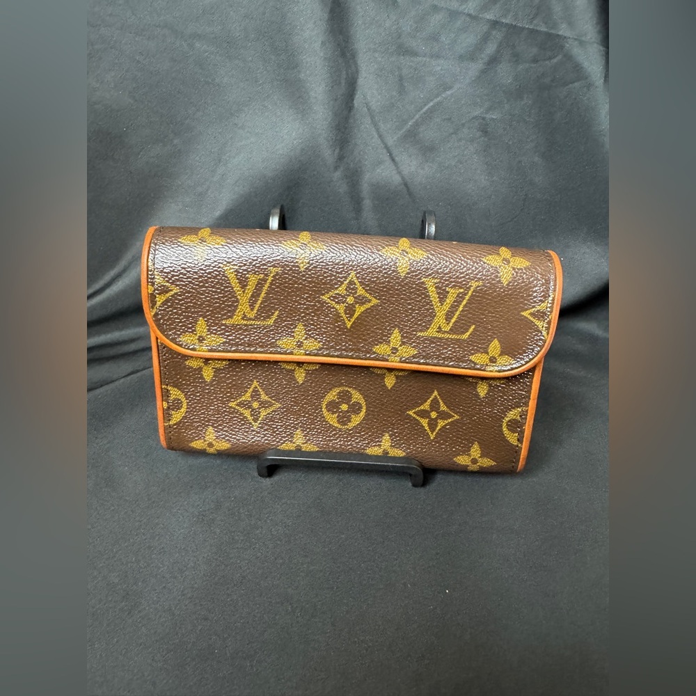 Louis Vuitton LV Tan and Brown Monogram Pochette Florentine Bag w/ COA